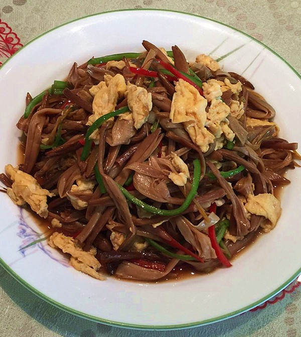 黄花菜炒鸡蛋,鸡肉，牛肉